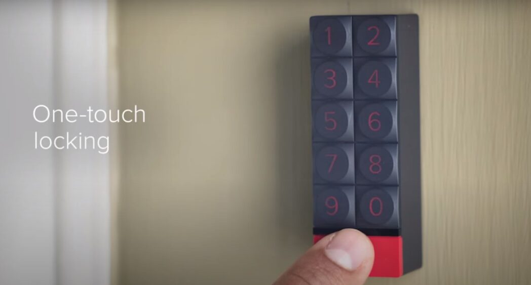 khoa cua voi August Smart Keypad scaled