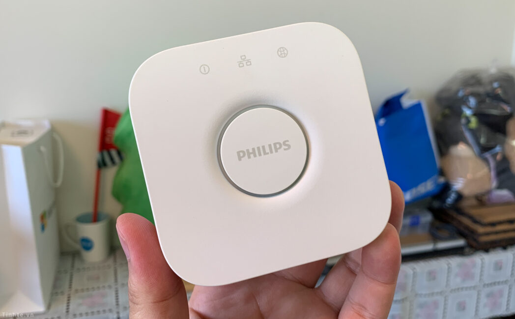 philips hue bridge scaled