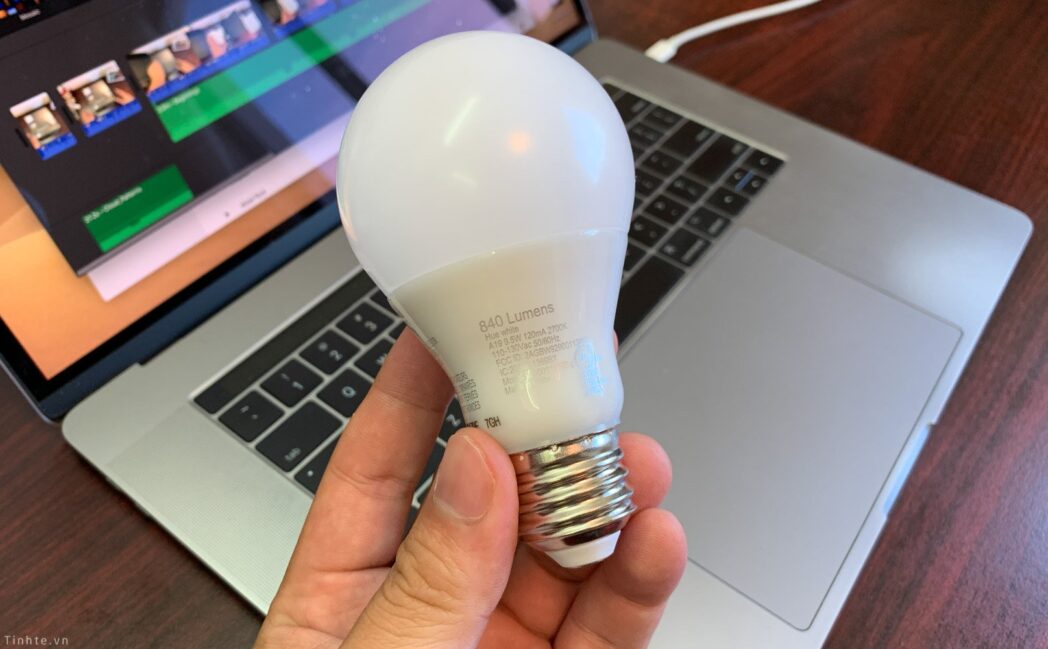 philips hue den trang vang scaled