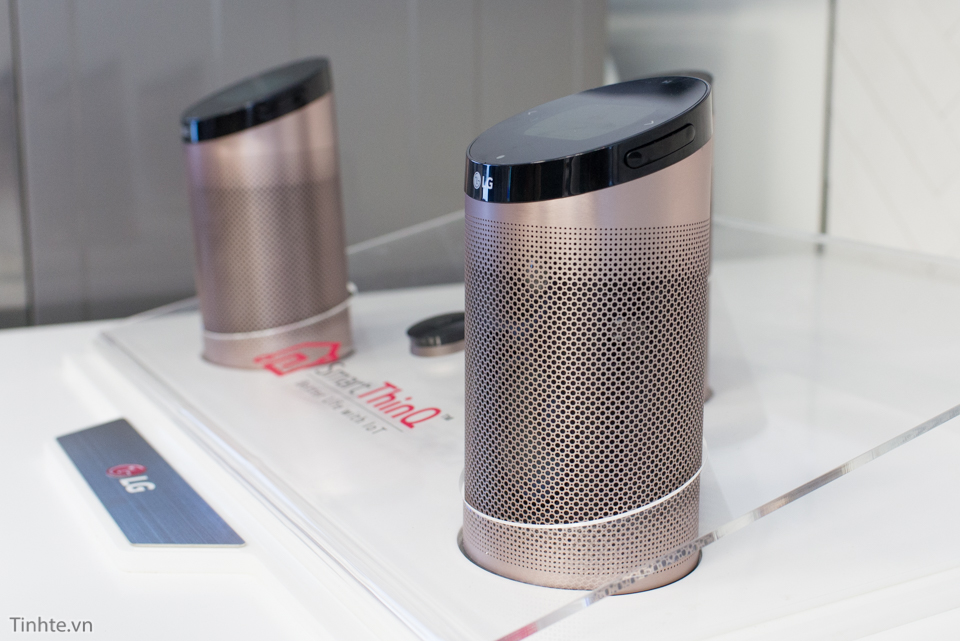 tren tay LG SmartThinQ Hub 10