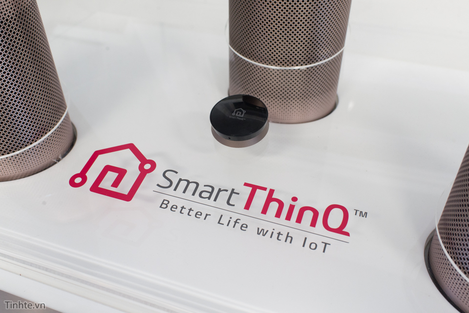 tren tay LG SmartThinQ Hub 2