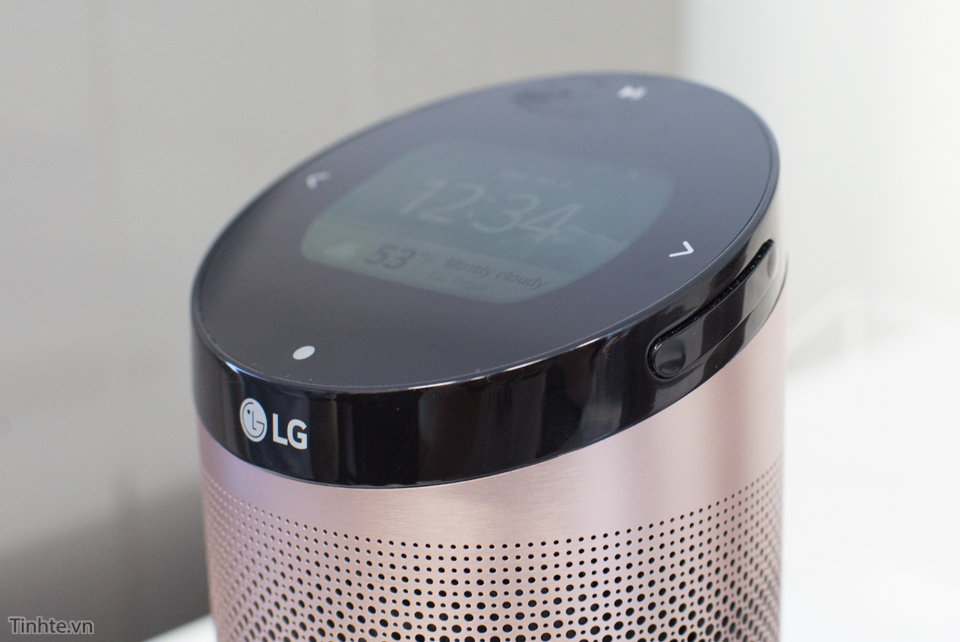 tren tay LG SmartThinQ Hub 4