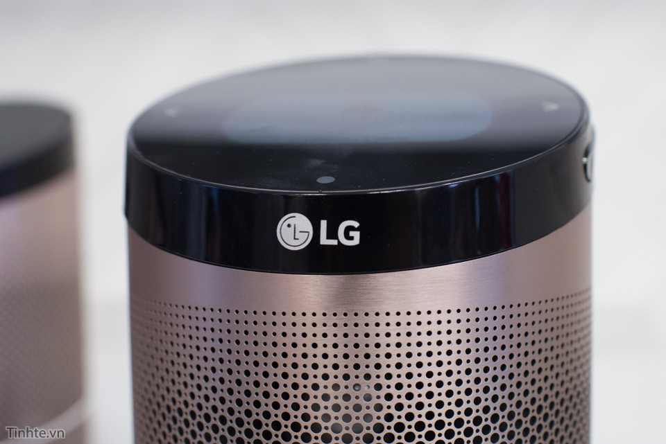 tren tay LG SmartThinQ Hub 8
