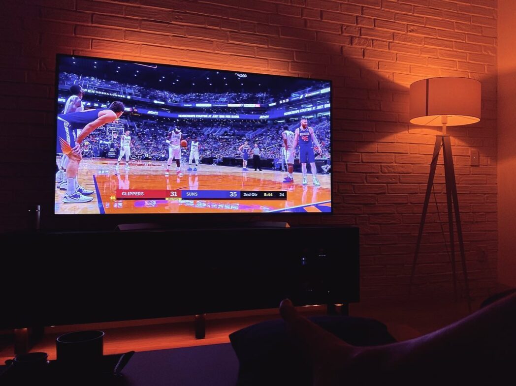 hinh anh thuc te philips hue gaming room 1 scaled
